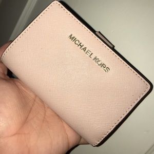 Michael Kors Jet Set Bifold Zip Coin Wallet